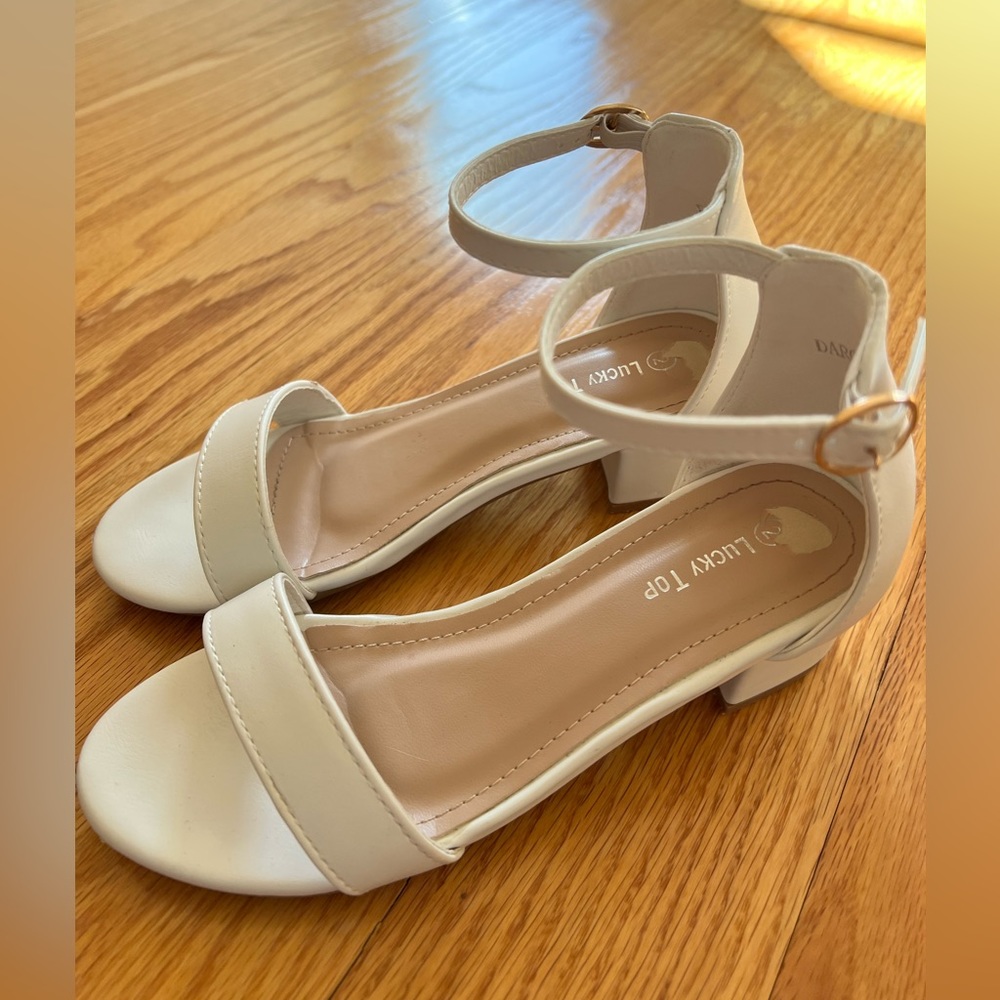 GIRLS size 2 white dress shoe